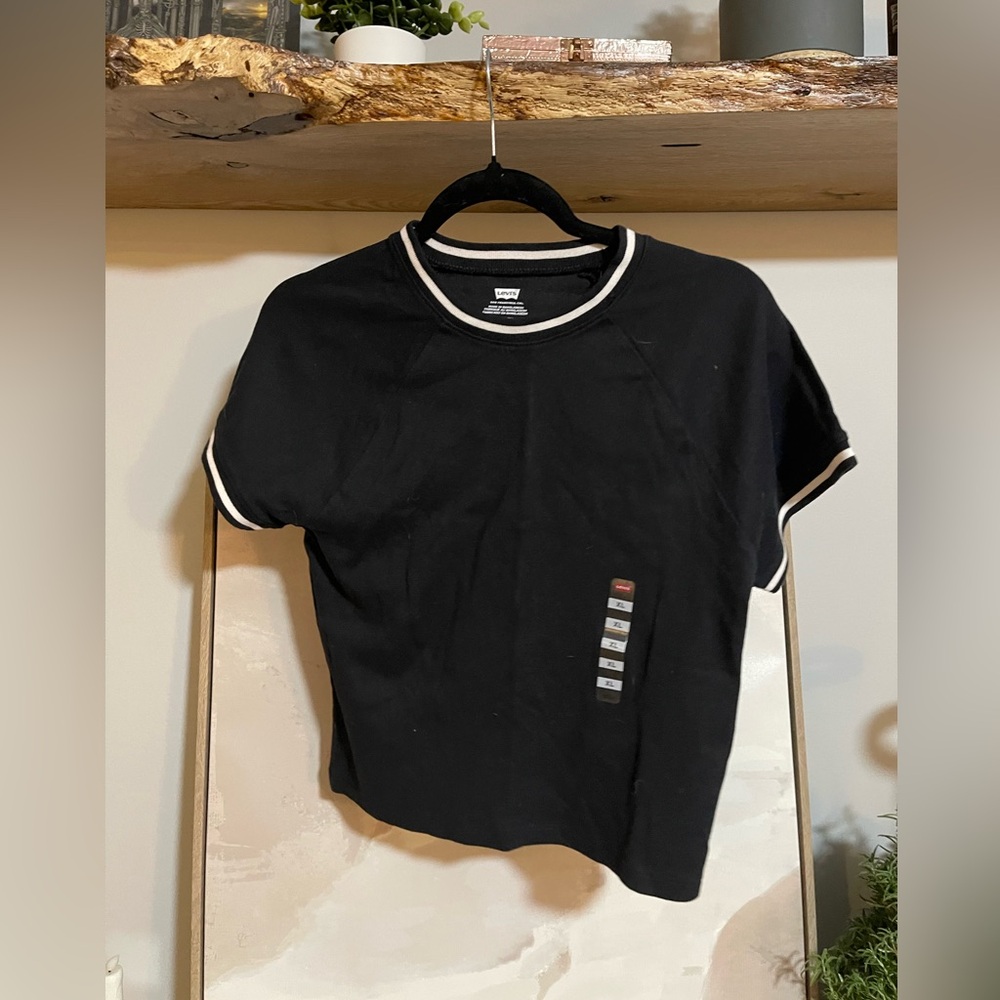 Levi's Black and White T-Shirt